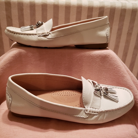 ANTONIO MELANI Shoes - NWT ANTONIO MELANI slip-on LEATHER loafer with tassel (9W)
